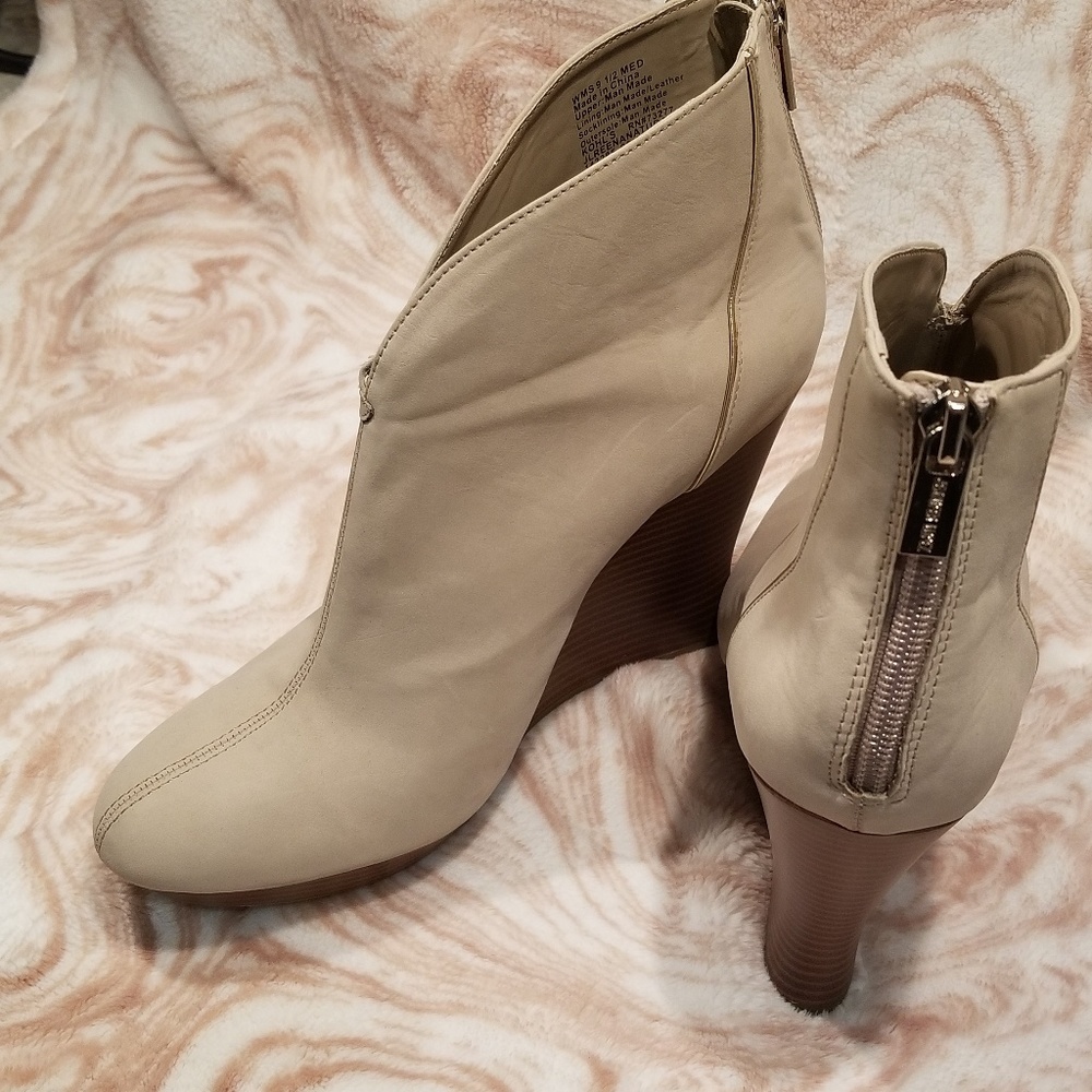 Jennifer Lopez Boots - Picture 2 of 4